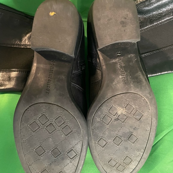 Naturalizer black leather (comfort panel) zip up boots. Preowned sz 7 - Picture 4 of 7